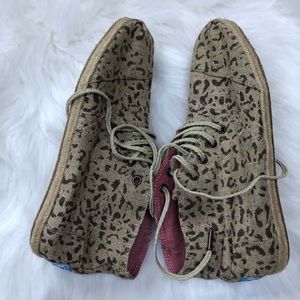 NWOB TOMS Leopard Chukka Canvas Boots